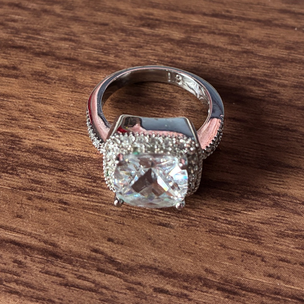 Elegant Silver tone and Crystal Gemstone Ring
